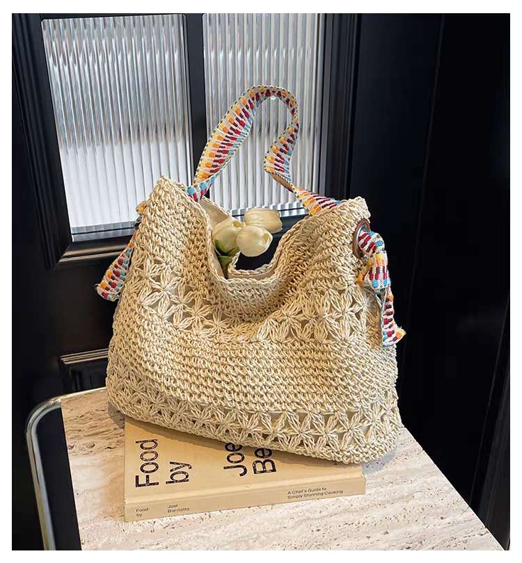 Free Straw holiday tote bag with Order over $400